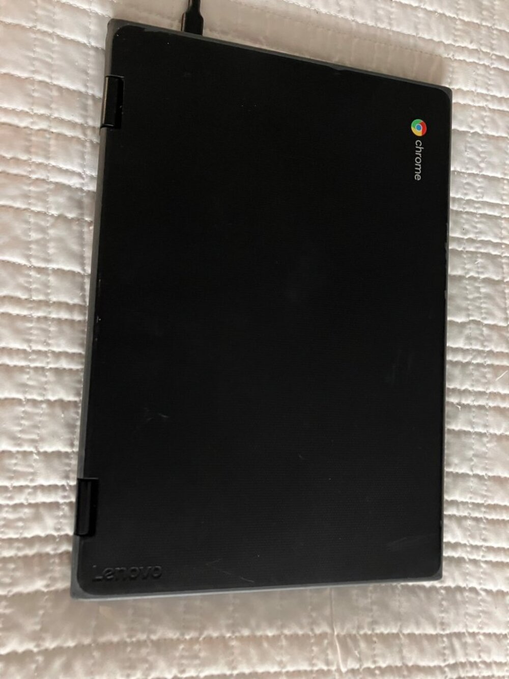Lenovo 500e Chromebook 2-in-1 Touchscreen Laptop | Stylus Pen + Charger - Picture 4 of 4